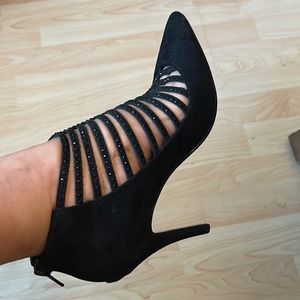 NWOT Chaparros black 4” heels